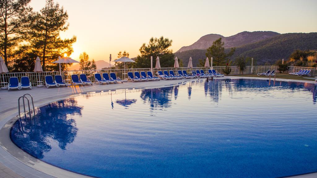 Garcia Resort & Spa Oludeniz Exterior photo Sunset at the pool