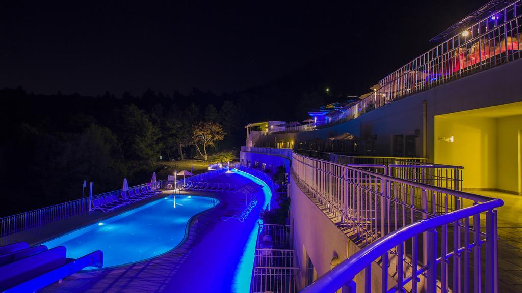 Garcia Resort & Spa Oludeniz Exterior photo The swimming pool at night